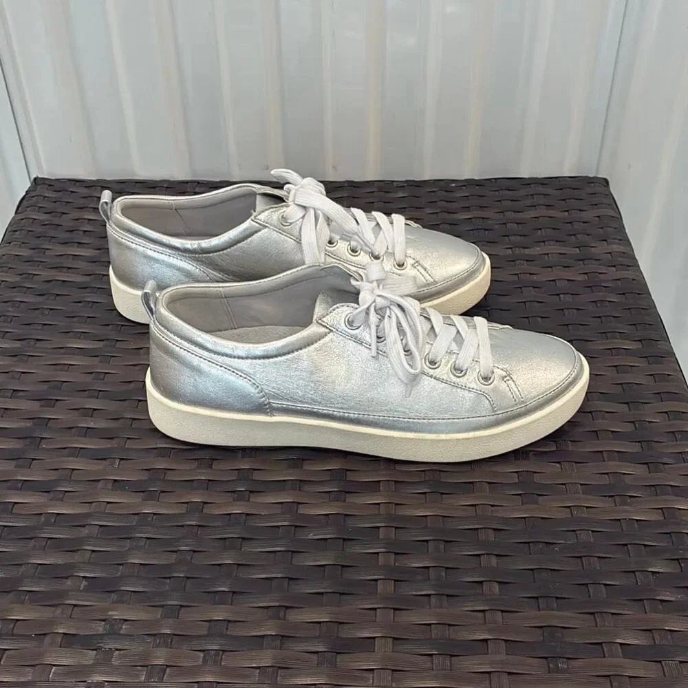 Vionic Winny silver metallic leather sneakers women’s size 8.5